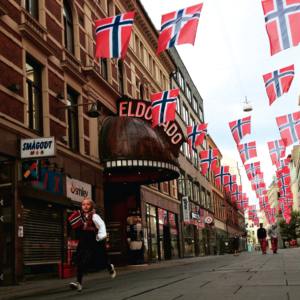 Utforsking av Norges flagg - postcards 2014