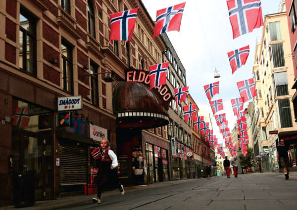Utforsking av Norges flagg - postcards 2014